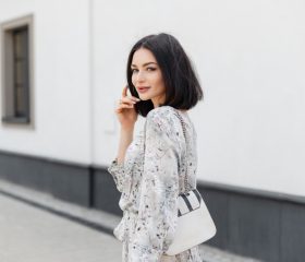 ワンピースが透ける対策にはインナーが決め手！下着のカラーや素材に注意して着こなそう